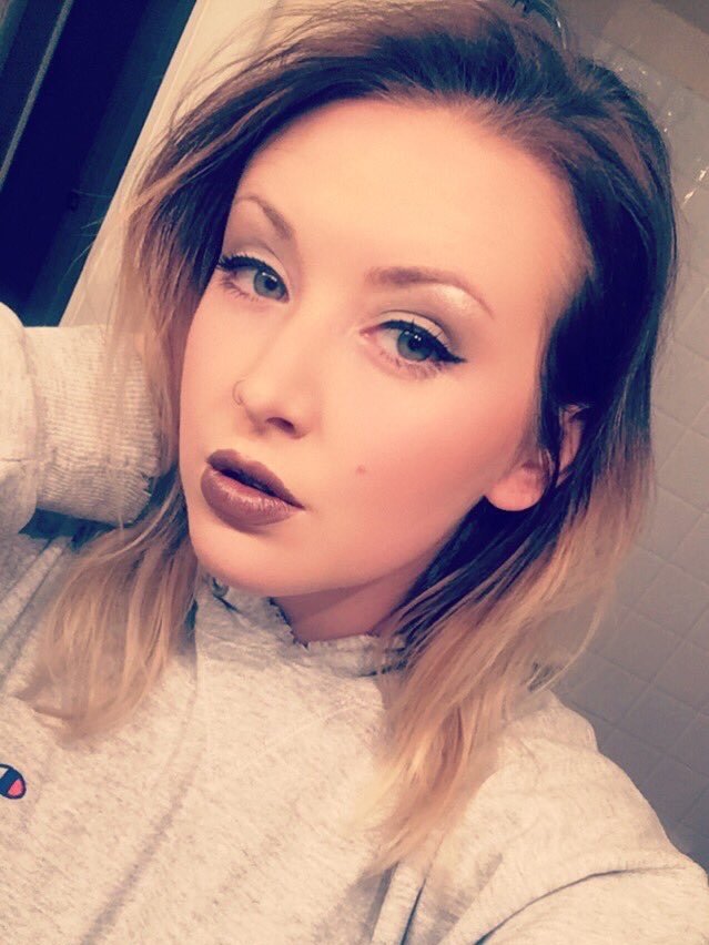 Mommy wearing lipstick 🔥 #C4N4ixmD