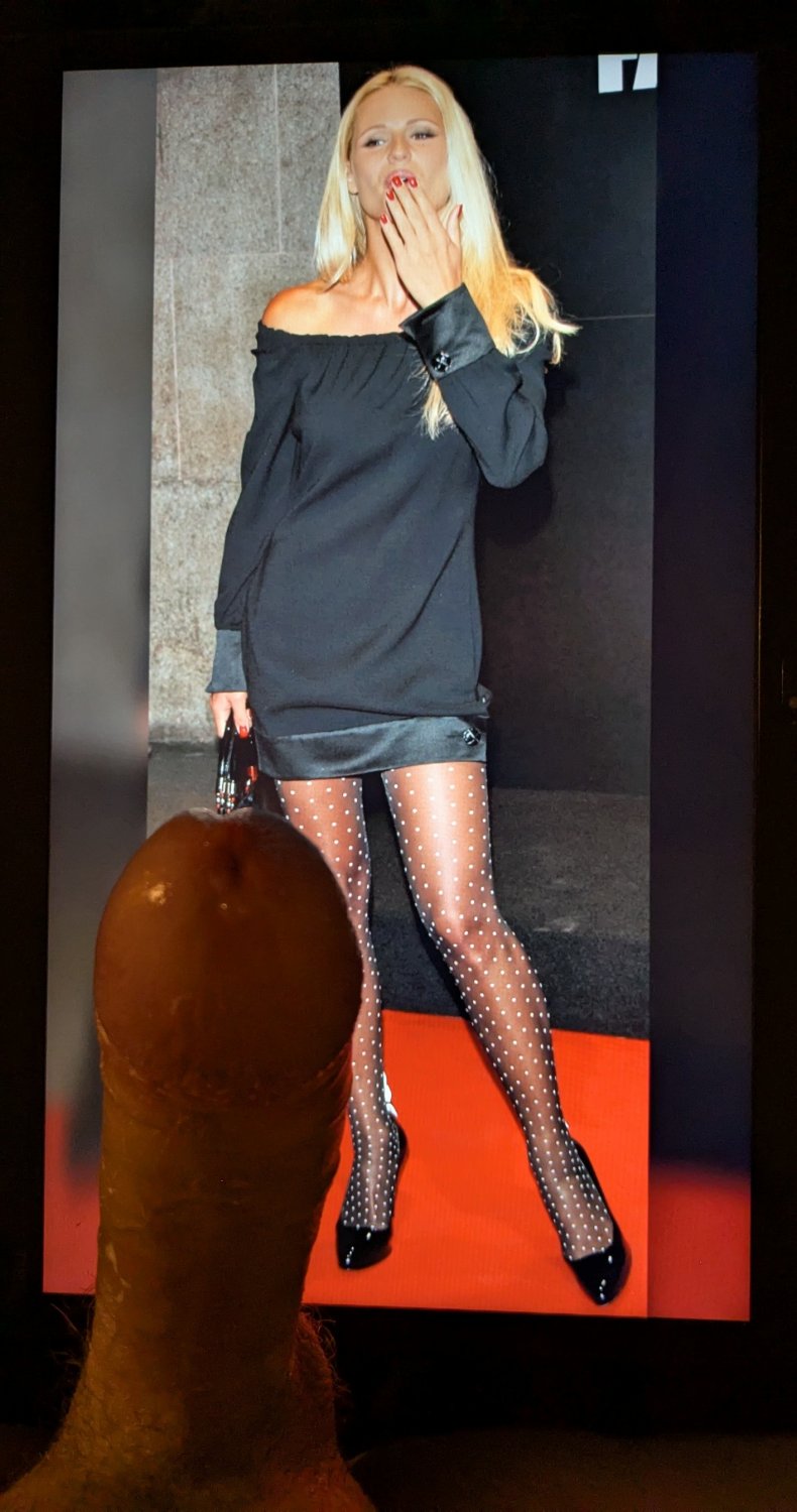 michelle hunziker cock & wank tribute (DM me for your paid requests ^_^) #lczkgQvA