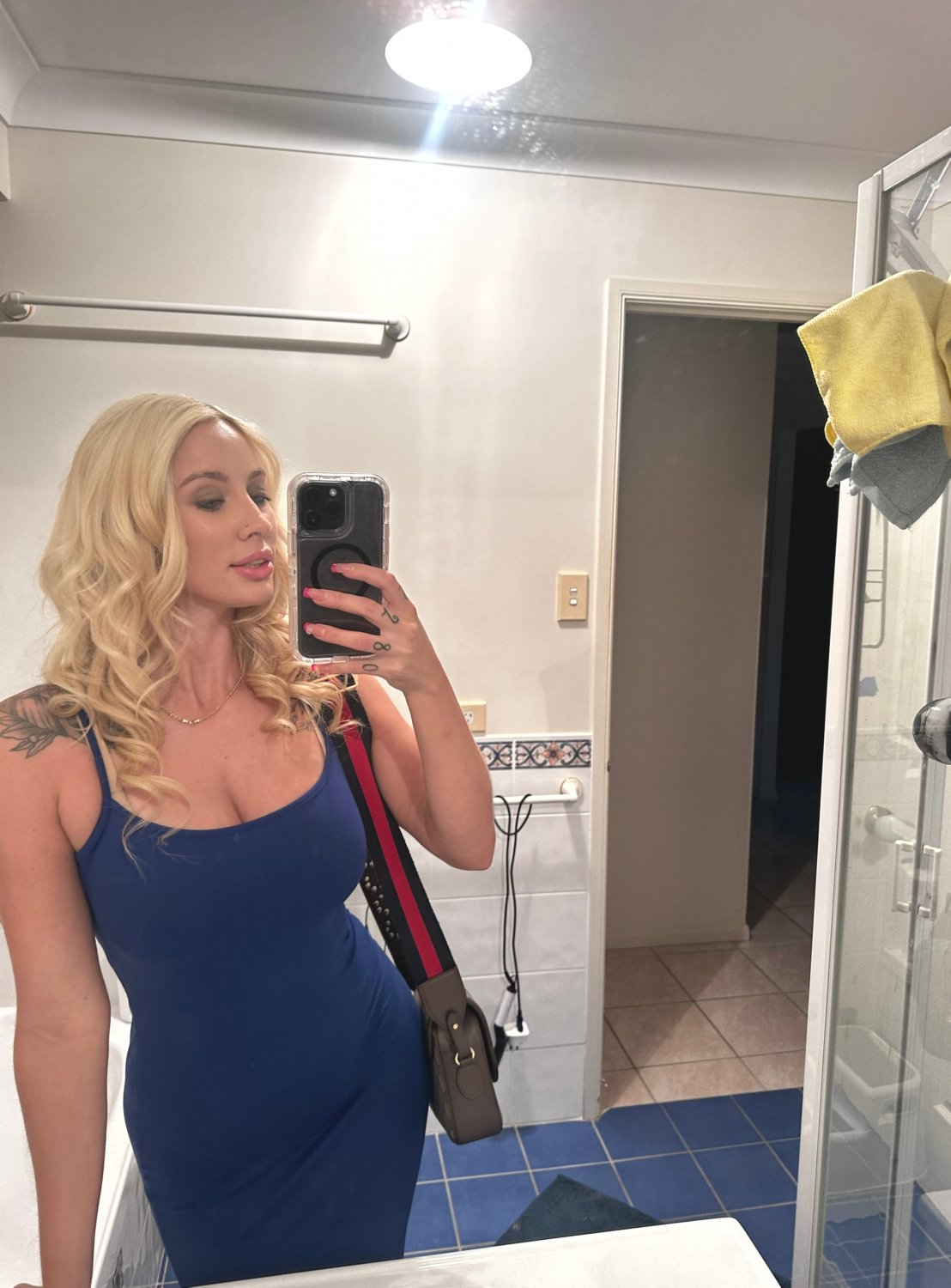 Would you like to look under my blue dress #R4YbWhKJ