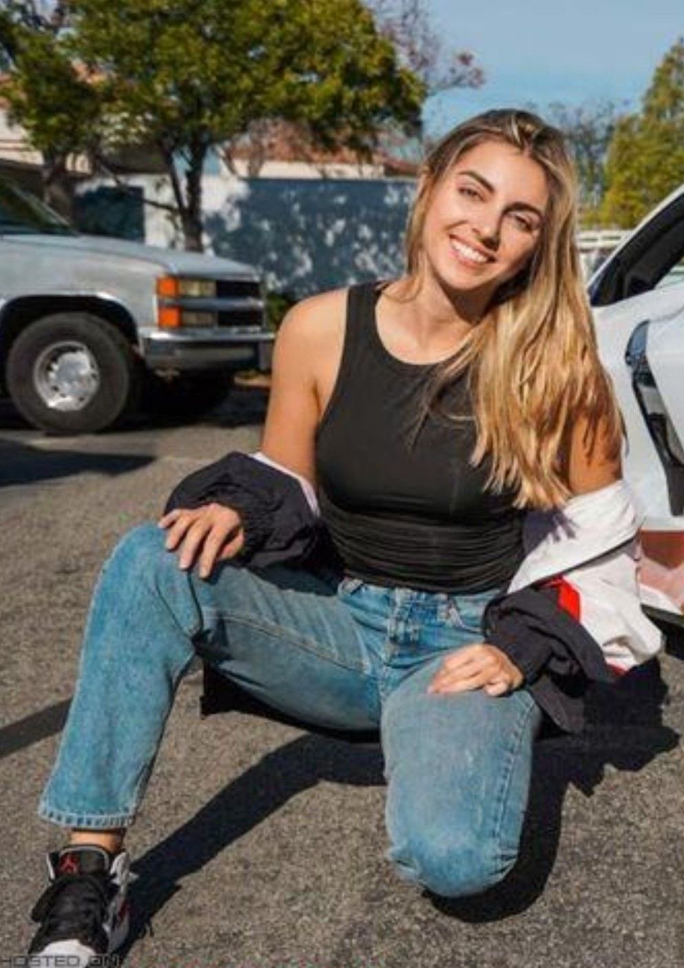 Emelia Hartford is so hot #KbLkf23L