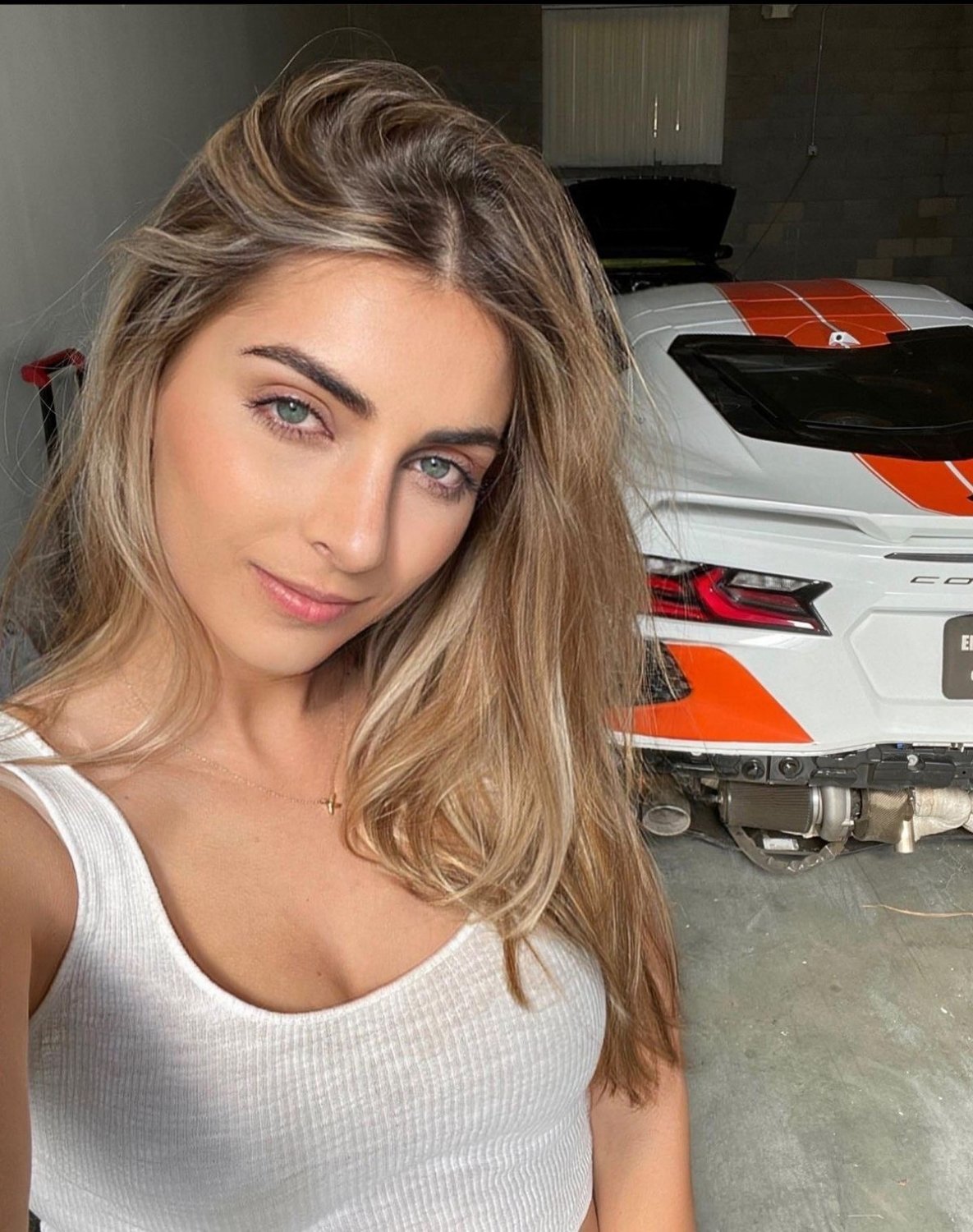 Emelia Hartford is so hot #hMSqLPS0