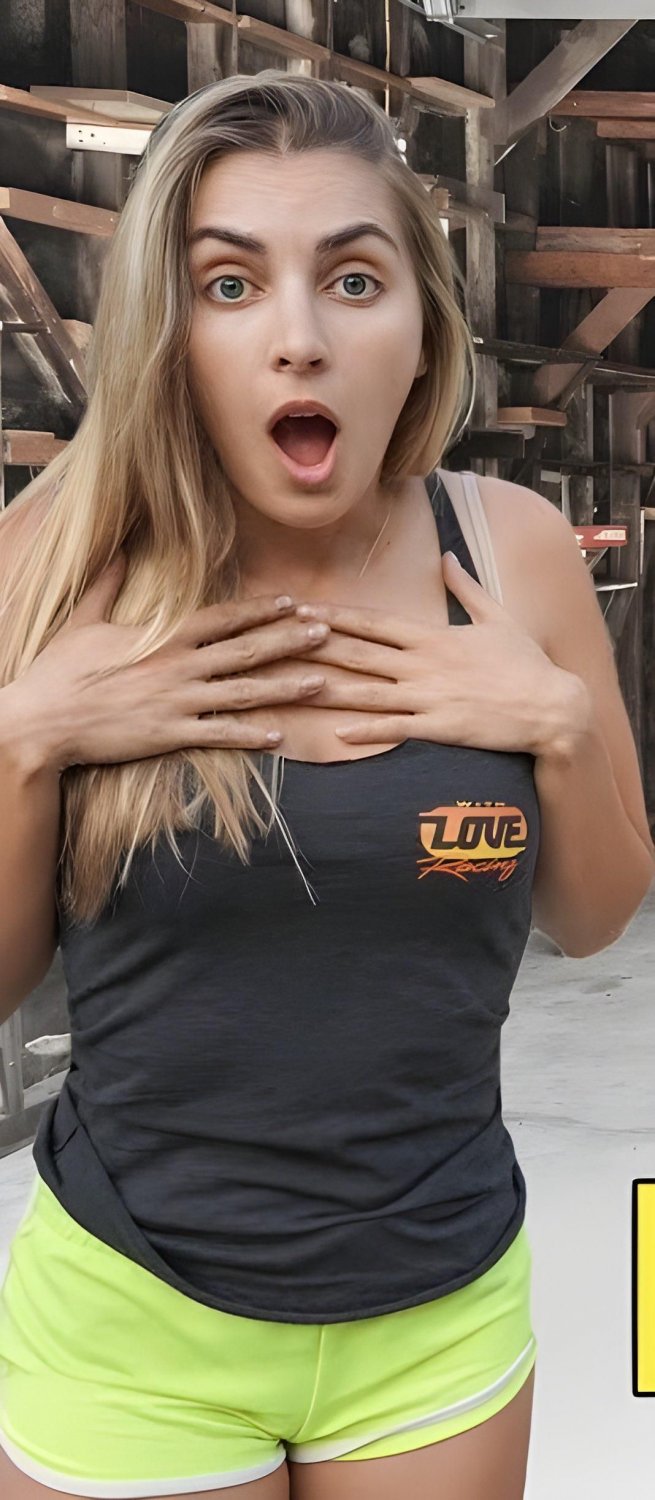 Emelia Hartford is so hot #uoZEcTE5