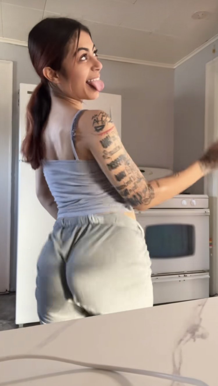 Latina #a8t3YPKo