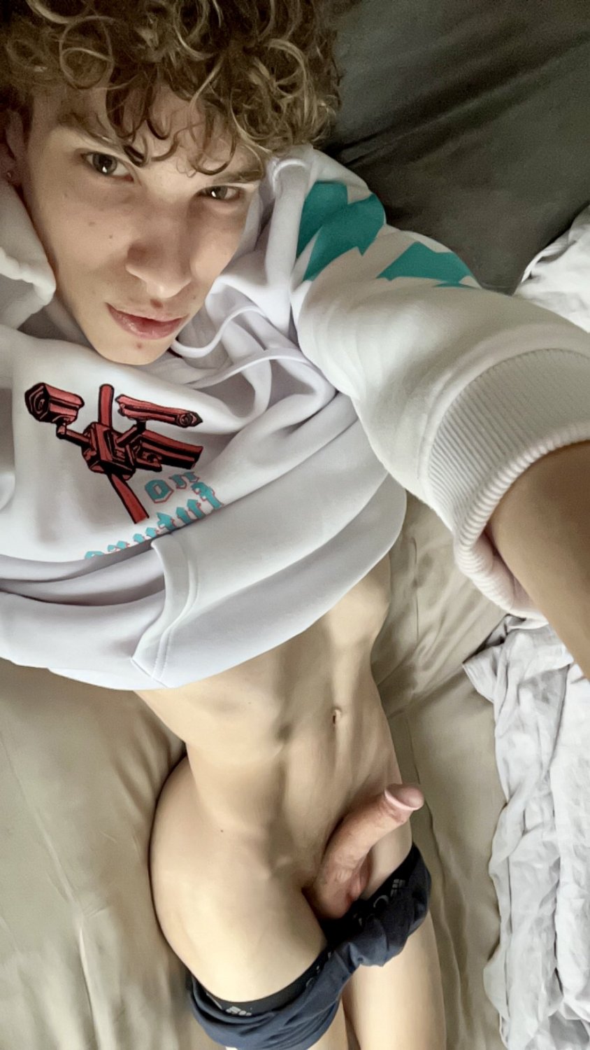 Bro was born to be femboy #T9SRYigm