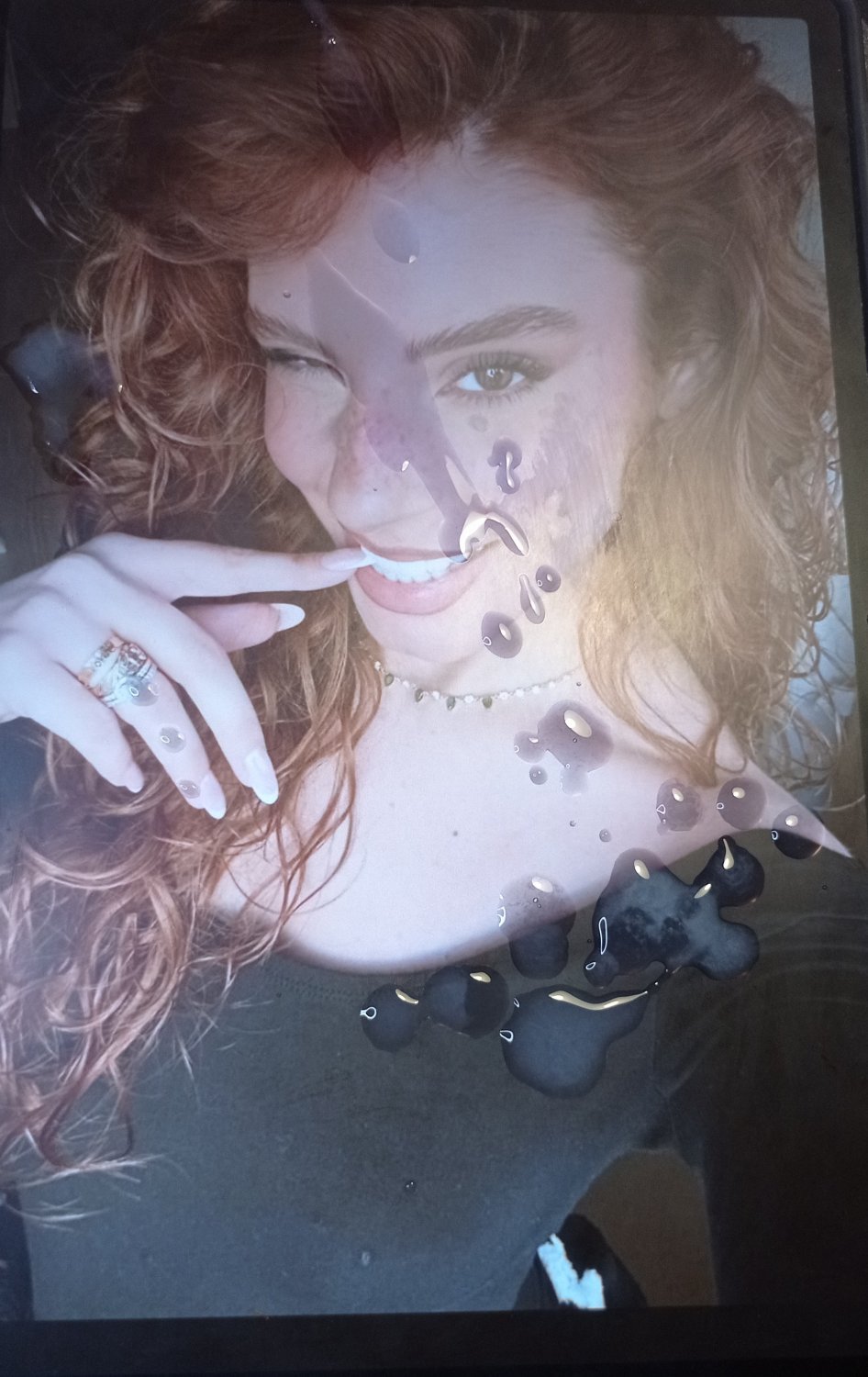 Emily Pallini cum tribute, fighetta sborrata in viso #8qp38lxg