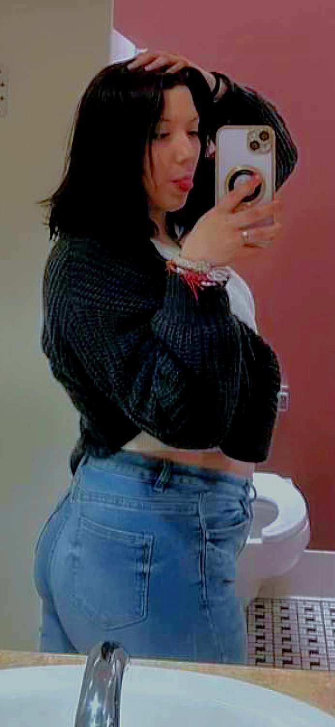 Chloe Charboneau πππ€€π€ another girl i went to school with ππ #WYzgynaT