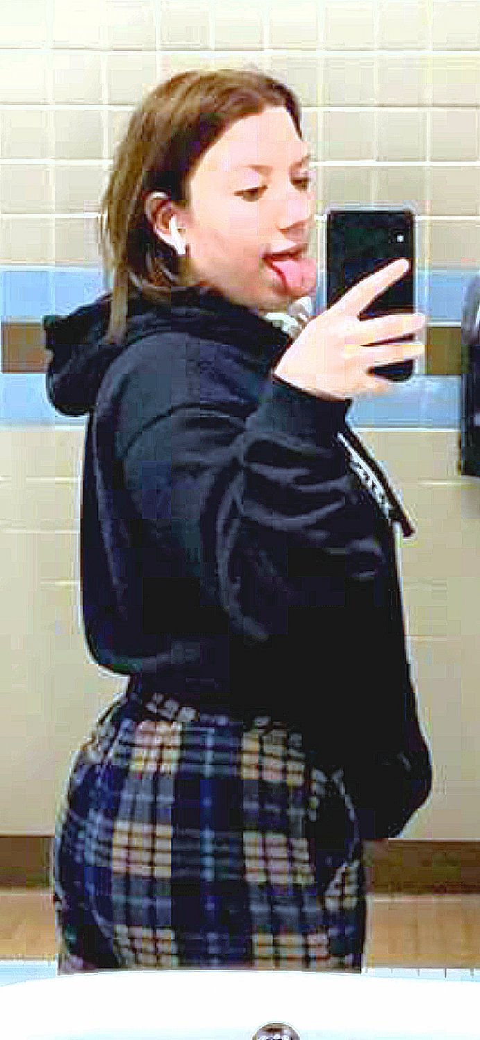 Chloe Charboneau πππ€€π€ another girl i went to school with ππ #fqjEocaJ