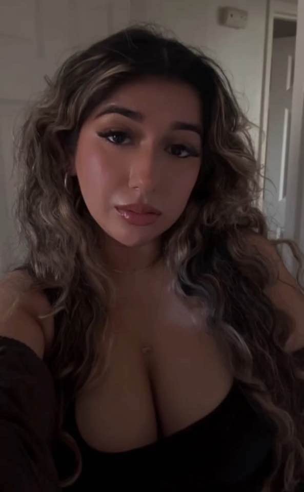 Busty slut, 24, Cucks ex has some fat tits. Kik me @gthom559 #6GSchMfb