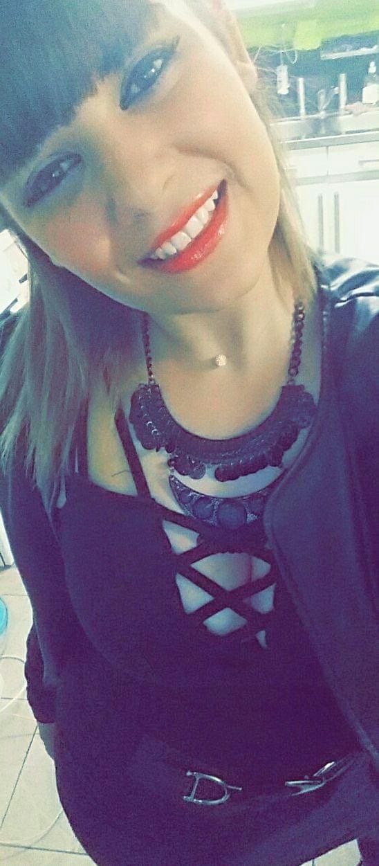 Beauty irl with her hot face #I1ql1L0Z