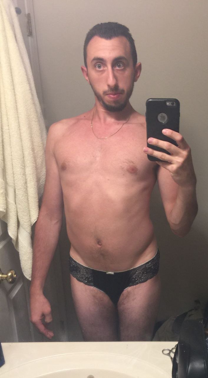 US fag Chris exposed #BUvrEWjm