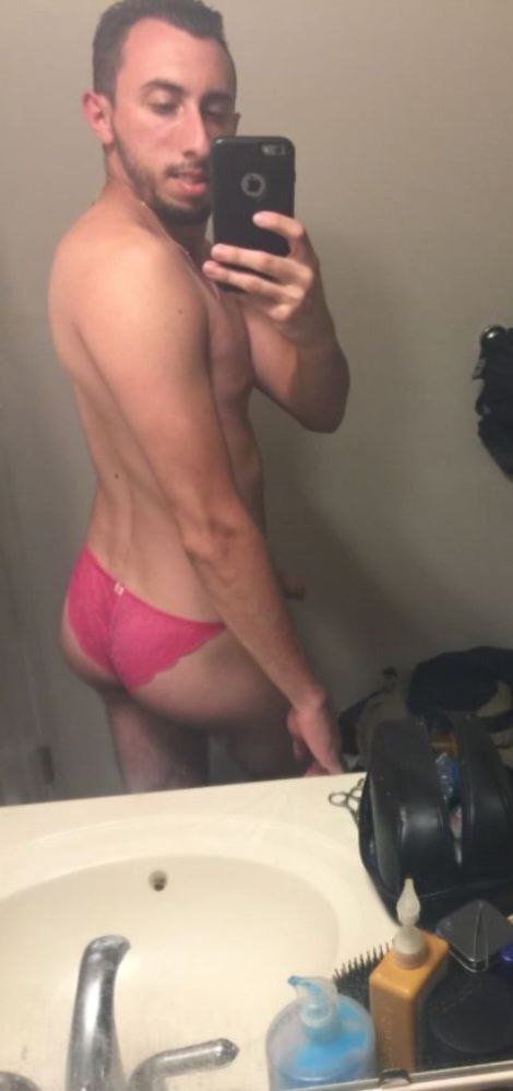 US fag Chris exposed #JaiBmpmM