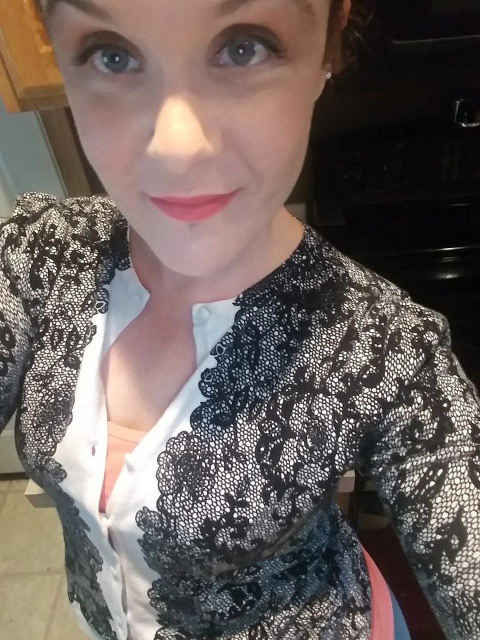 @Throwaway28w6 (kik) wants his 42 year old mom exposed #ARkppZdi