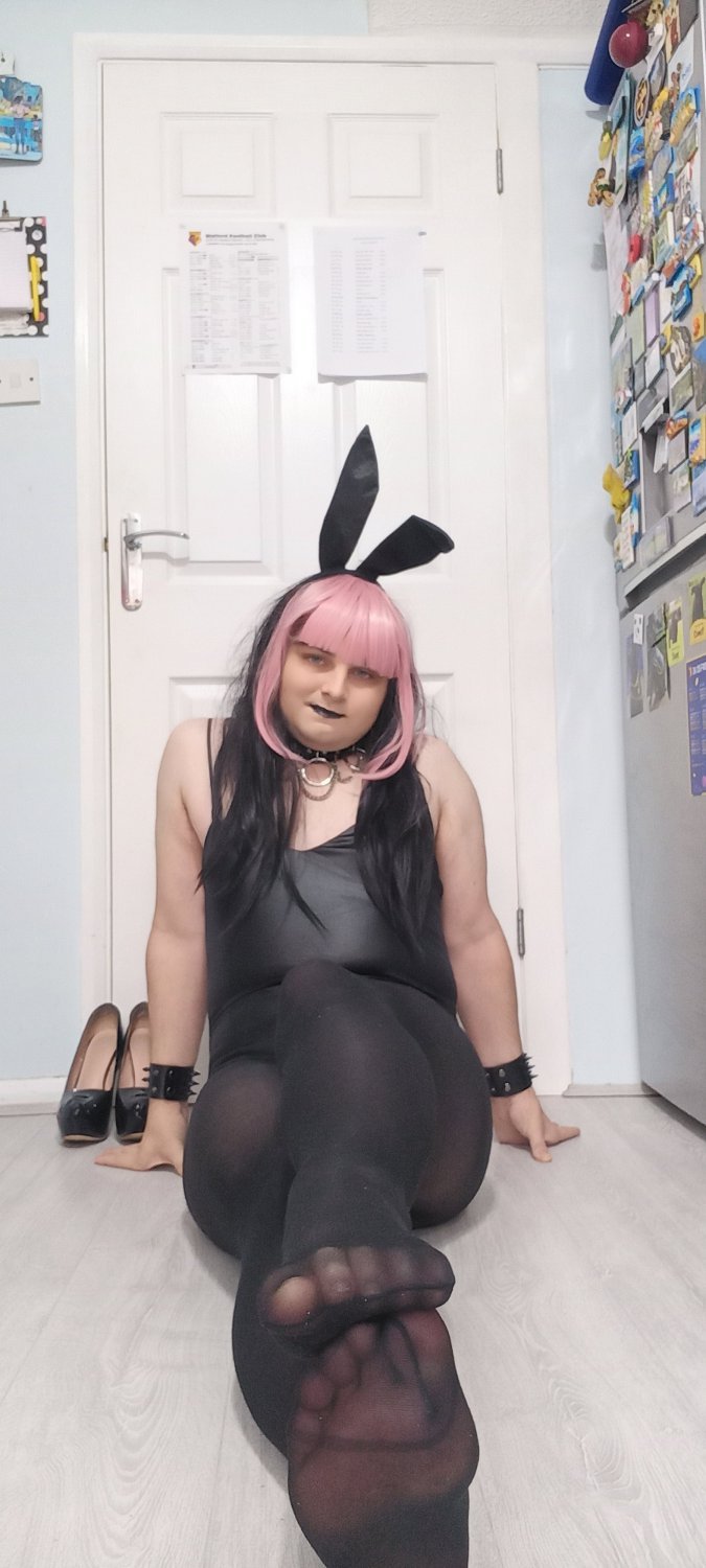 UK Sissy Aimee´s sexy feet exposed: My favourite feet pics. kik: sissygurl4567 (6. Gallery) #8I6OxDCW