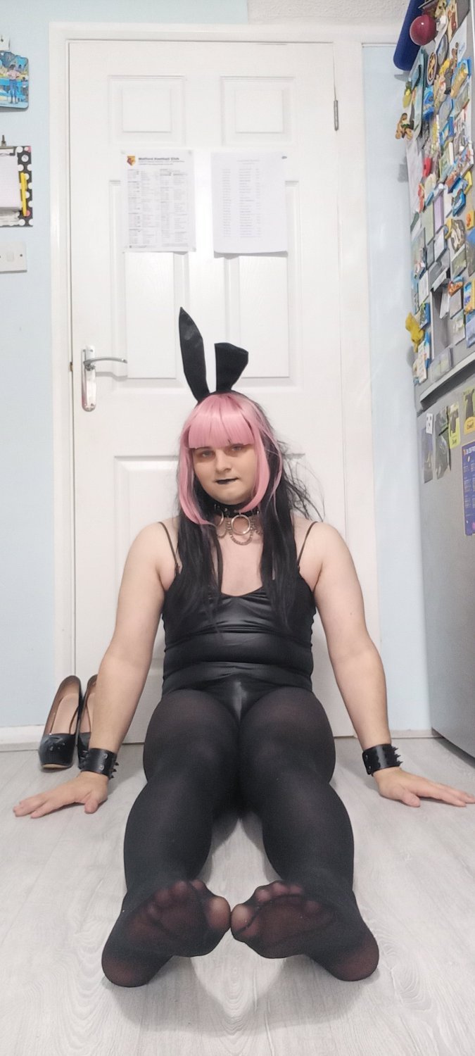 UK Sissy Aimee´s sexy feet exposed: My favourite feet pics. kik: sissygurl4567 (6. Gallery) #CzoUXml9
