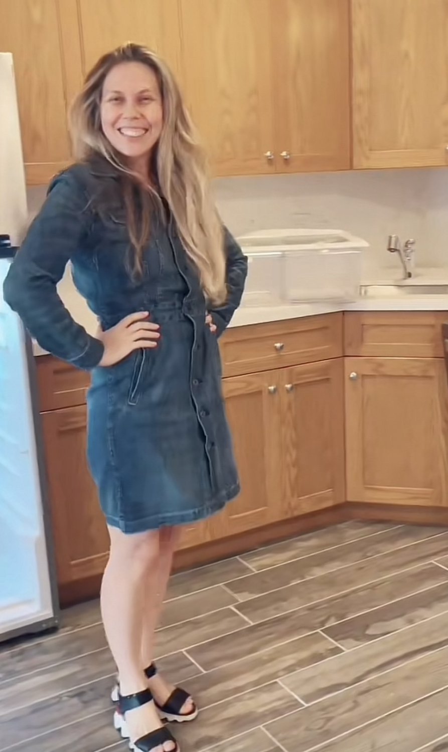 Hermosa MILF rusa se pone un tampon #09GwNl5F