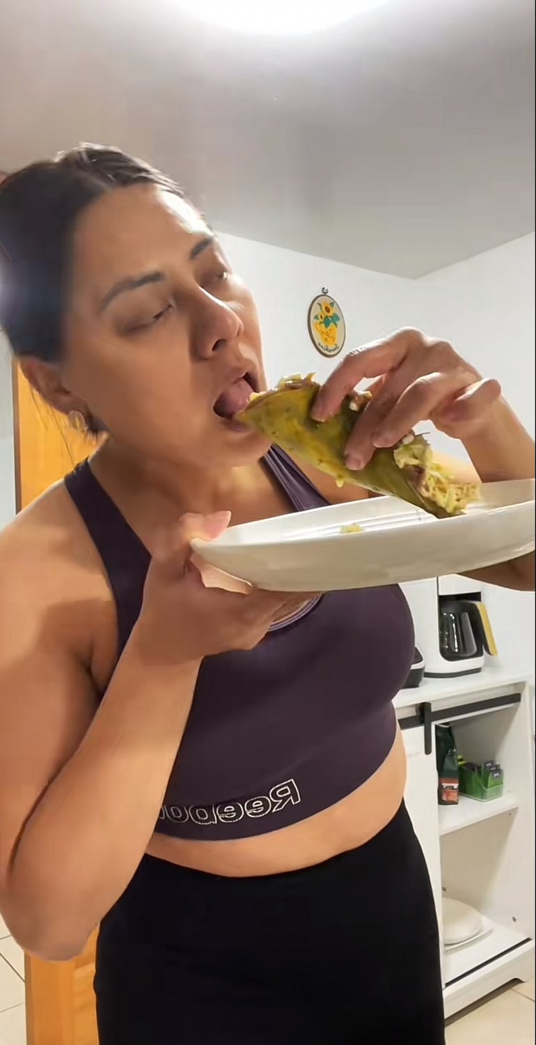 Sexy big tits slut eating #okG2Qdsv