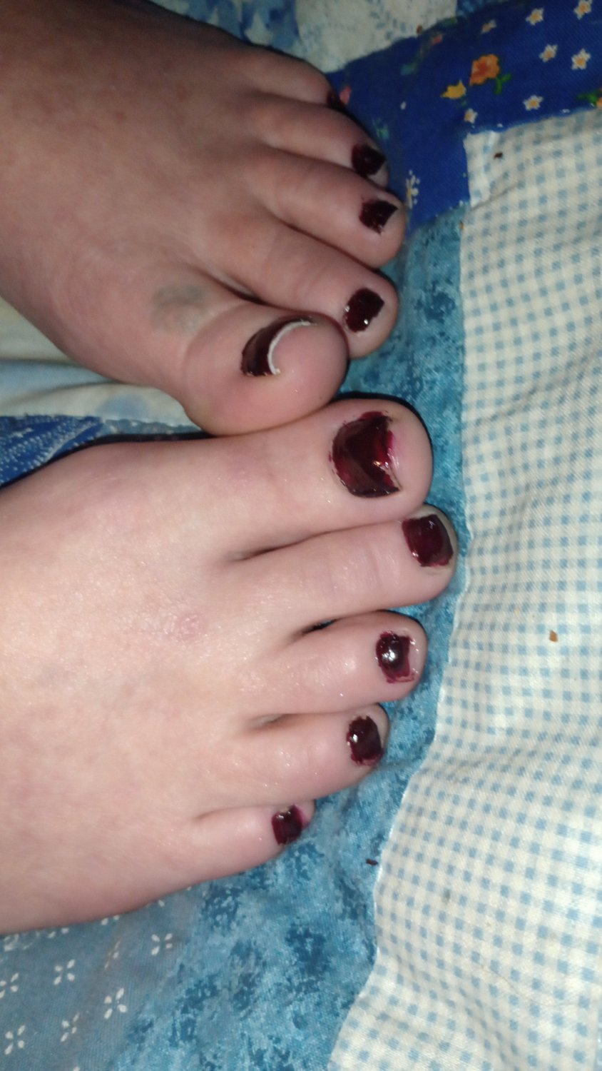 Sisters feet #KWmiCcPf