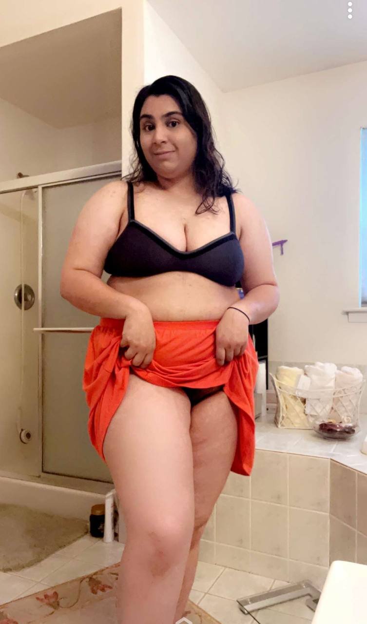 Amateur wife loves showing herself😜 #QtPxKNt1