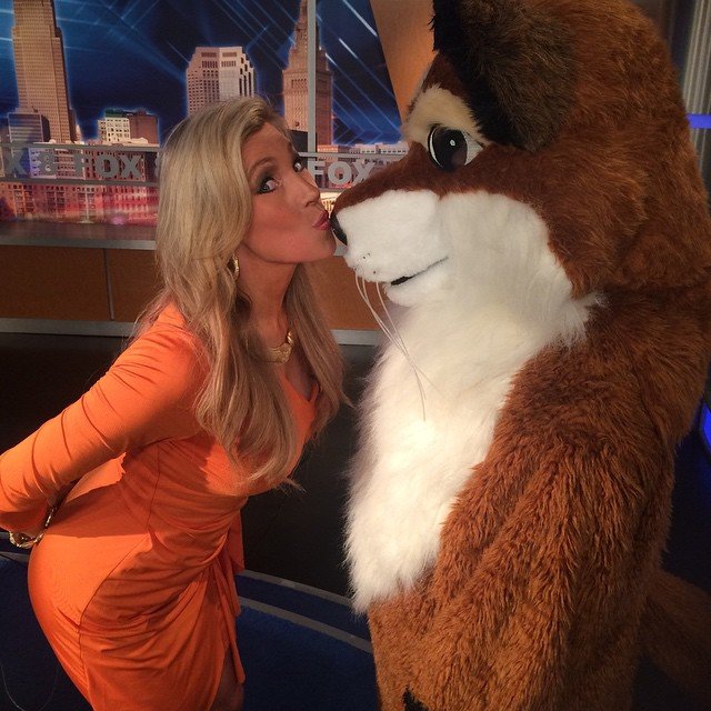 MILF reporter Stefani Schaefer #J3cGuLL7