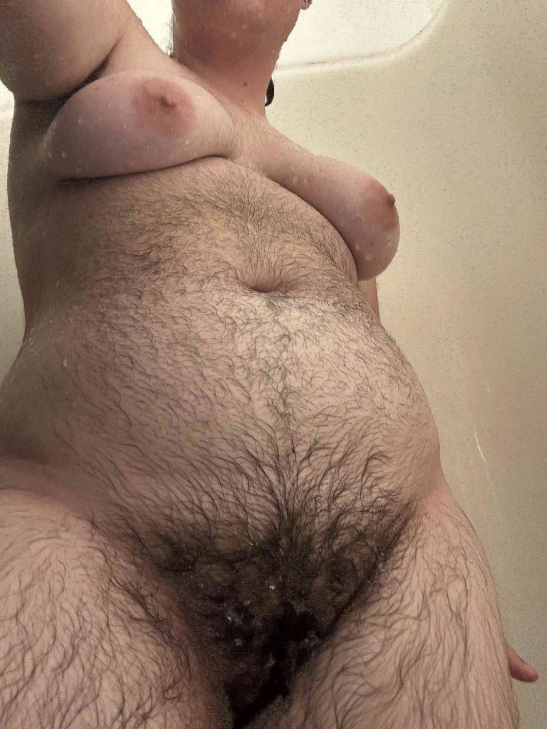 Extremely hairy woman #NVY6nUaI